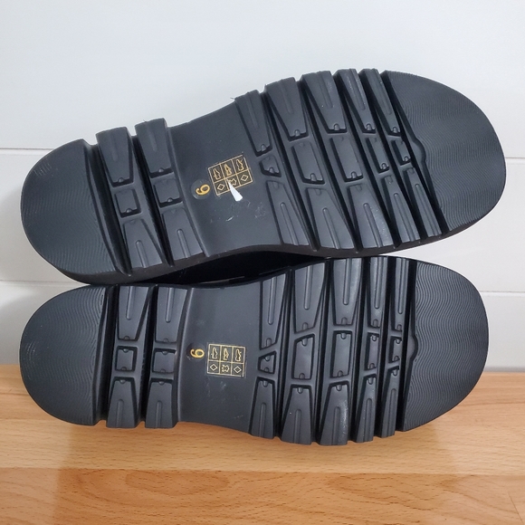 Jeffrey Campbell Black Loafers with Gold Chain - Picture 6 of 11